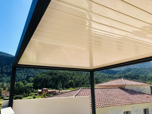 Pergola bioclimatique